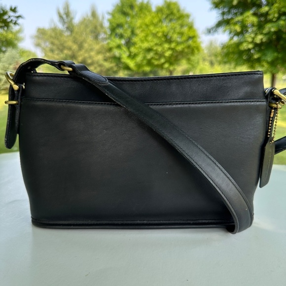 COACH Vintage Equestrian Slim Crossbody Shoulder Bag Black Leather 9802 USA Made - Picture 1 of 15